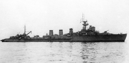Japanese_cruiser_Kitakami_1945