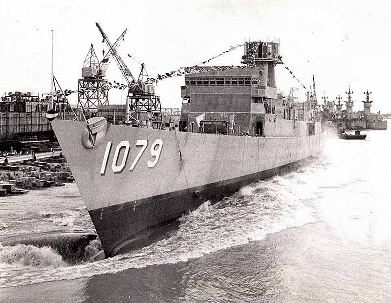 USS Bowen DE1079 01 - NVS
