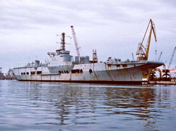 HMS Triumph A108 01 - JMF